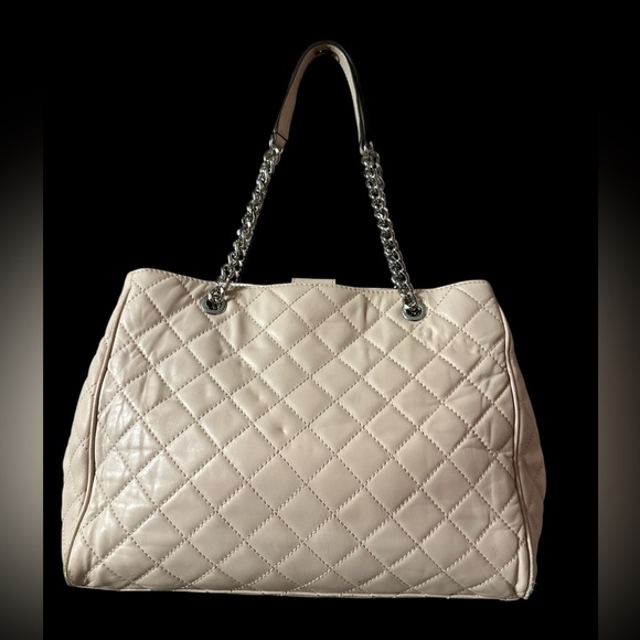 Michael Kors Quilted Cream Shoulder Bag - Picture 2 of 6